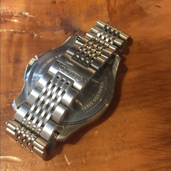 Authentic Gucci Timeless watch FIRM PRICE - Picture 4 of 4